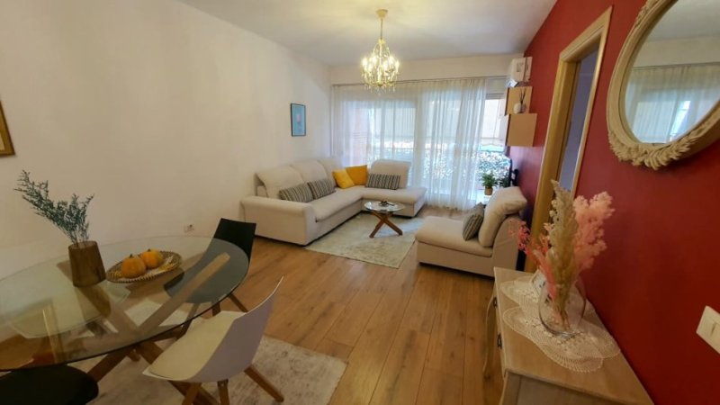 Tirane, jepet me qera apartament 1+1 Kati 2, 72 m² 700 € 
