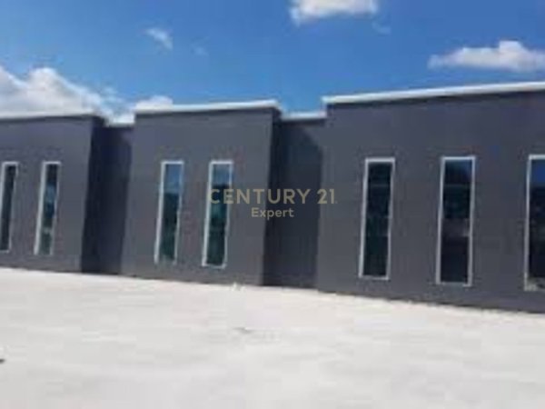 Tirane, jepet me qera ambjent biznesi Kati 0, 1.650 m² 4.000 € 