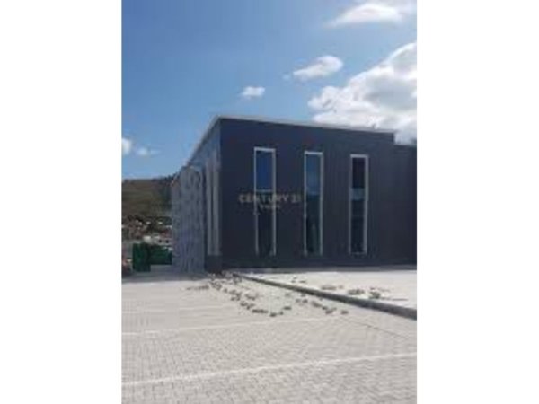 Tirane, jepet me qera ambjent biznesi Kati 0, 1.650 m² 4.000 € 