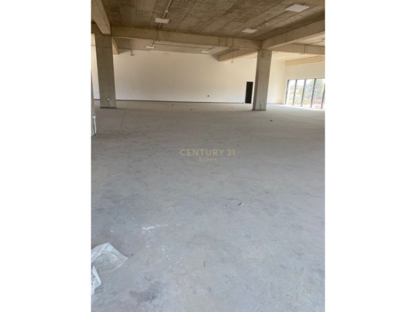 Tirane, jepet me qera ambjent biznesi Kati 0, 1.650 m² 4.000 € 
