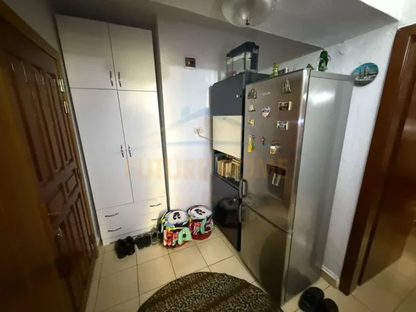 Korce, shitet apartament 1+1+Ballkon Kati 2, 60 m² 46.000 € (Lagjia 10, Korçë)