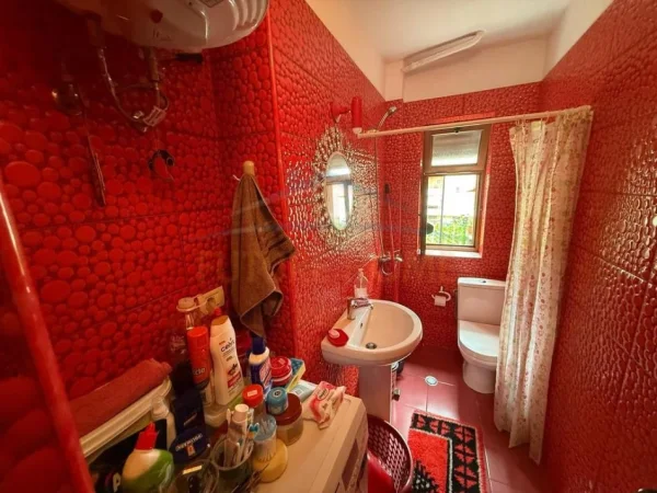 Korce, shitet apartament 1+1+Ballkon Kati 2, 60 m² 46.000 € (Lagjia 10, Korçë)