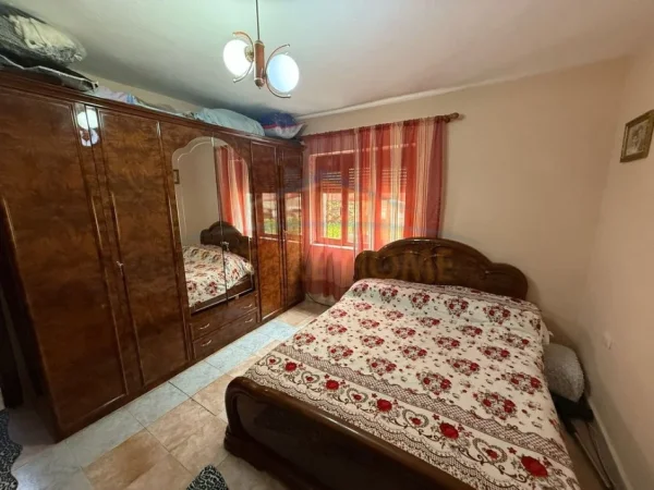 Korce, shitet apartament 1+1+Ballkon Kati 2, 60 m² 46.000 € (Lagjia 10, Korçë)