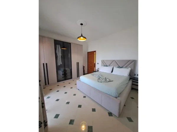 Tirane, jepet me qera apartament 2+1 Kati 2, 144 m² 550 € (SELITE)