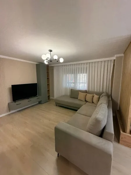 Tirane, jepet me qera apartament 3+1+Aneks+Ballkon Kati 2, 137 m² 1.000 € (bulevardi i ri)