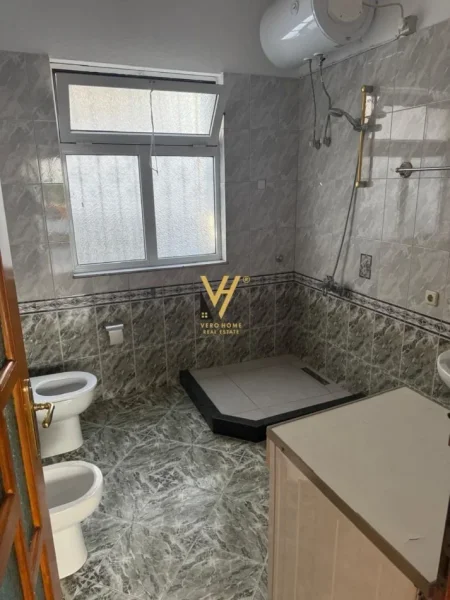 Tirane, jepet me qera apartament 2+1+Ballkon Kati 2, 110 m² 450 € (KODRA E PRIFTIT)