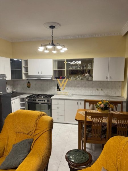 Tirane, jepet me qera apartament 2+1+Ballkon Kati 2, 110 m² 450 € (KODRA E PRIFTIT)