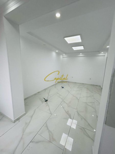 Tirane, jepet me qera zyre Kati 2, 50 m² 700 € (RRUGA E DIBRES)