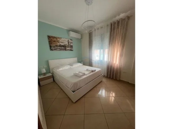 Tirane, jepet me qera apartament 1+1 Kati 1, 45 m² 420 € (FRESK)
