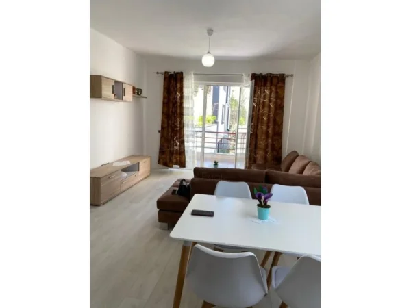 Tirane, jepet me qera apartament 2+1 Kati 2, 102 m² 650 € (Liqeni i Thate Kompleksi FZ, Tiranë.)