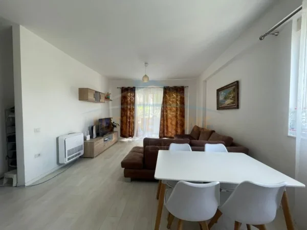 Tirane, jepet me qera apartament 2+1 Kati 2, 102 m² 650 € (Liqeni i Thate Kompleksi FZ, Tiranë.)