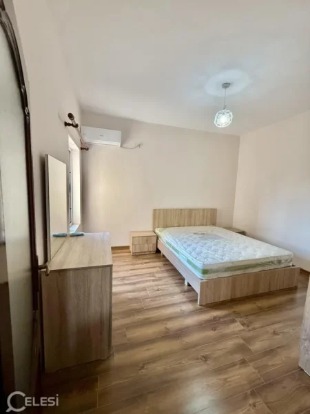 Tirane, jepet me qera apartament 1+1+Ballkon Kati 4, 73 m² 650 € (RRUGA E KAVAJES XHAMIA)