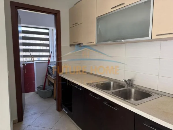 Tirane, jepet me qera apartament 2+1 Kati 6, 80 m² 600 € (FUSHA E AVACIONIT)