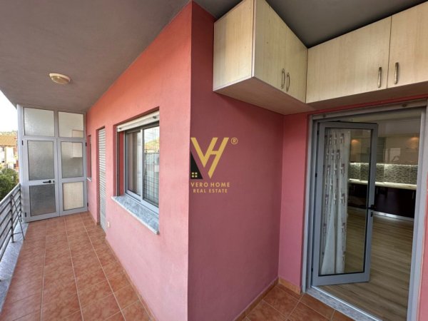 Tirane, shitet apartament 2+1+Ballkon Kati 4, 101 m² 145.000 € (KOMBINAT)