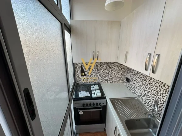 Tirane, shitet apartament 2+1+Ballkon Kati 4, 101 m² 145.000 € (KOMBINAT)