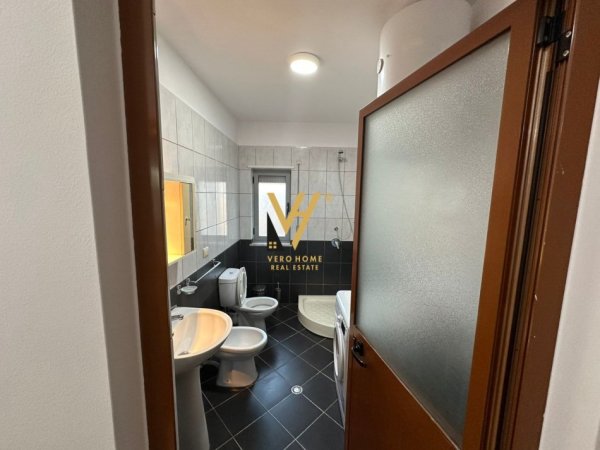 Tirane, shitet apartament 2+1+Ballkon Kati 4, 101 m² 145.000 € (KOMBINAT)
