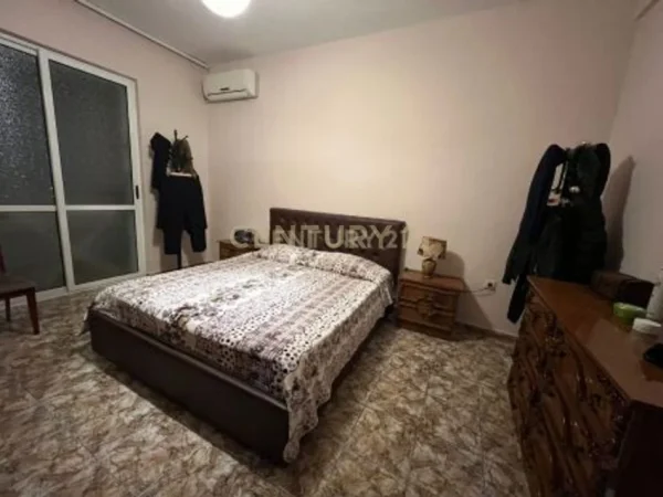 Tirane, shes apartament 1+1 Kati 1, 61 m² 104.000 € (Shkolla e Bashkuar)