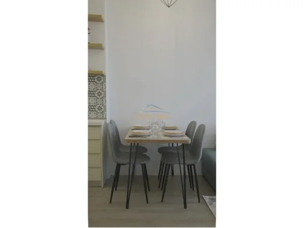 Tirane, jepet me qera apartament 1+1 Kati 11, 550 € 