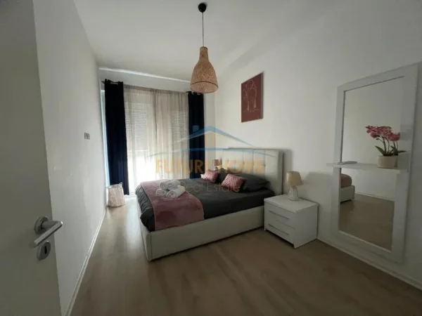 Tirane, jepet me qera apartament 1+1 Kati 11, 550 € 
