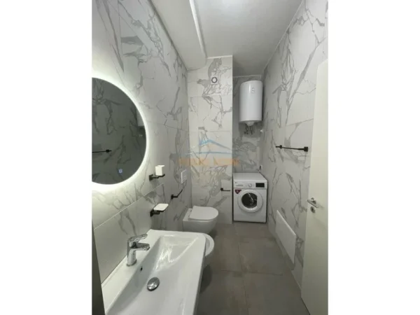 Tirane, jepet me qera apartament 1+1 Kati 11, 550 € 