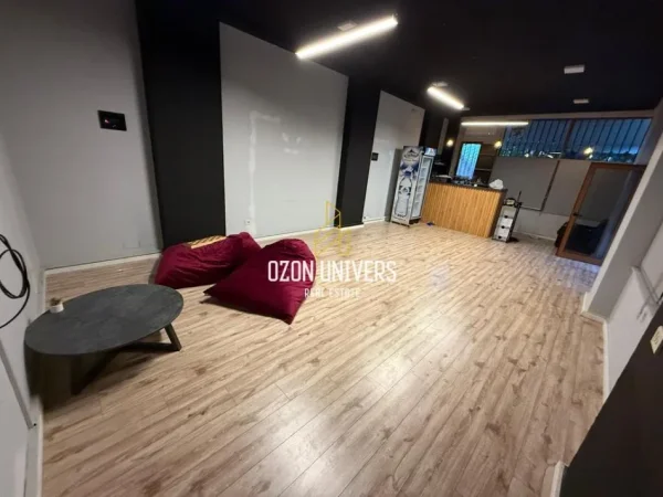 Tirane, jepet me qera lokal Kati 0, 65 m² 700 € (Rruga Elbasanit)