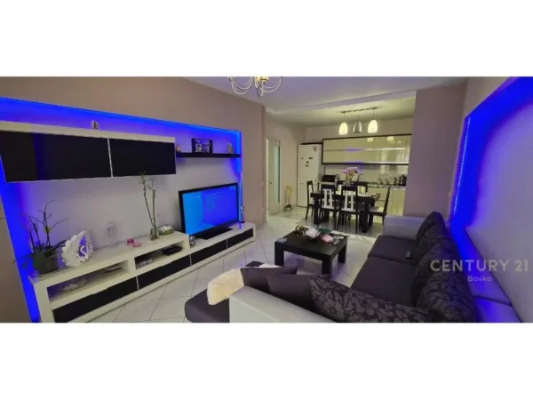 Tirane, shes apartament 2+1 Kati 3, 108 m² 275.000 € (21 Dhjetori)