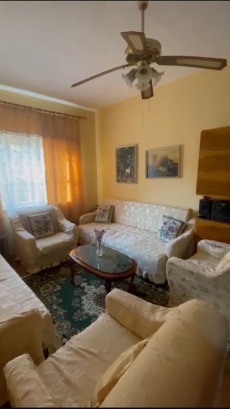 Tirane, jepet me qera apartament 2+1+Ballkon Kati 4, 75 m² 450 € (FERIT XHAJKO UNAZE)