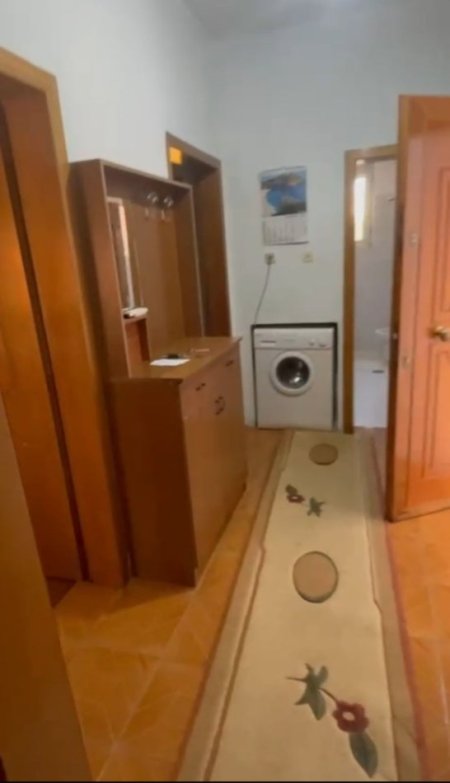 Tirane, jepet me qera apartament 2+1+Ballkon Kati 4, 75 m² 450 € (FERIT XHAJKO UNAZE)