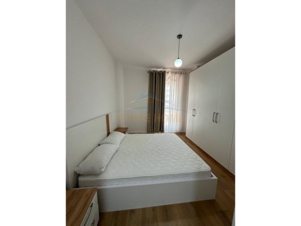Tirane, jepet me qera apartament 2+1+Ballkon Kati 3, 94 m² 750 € 
