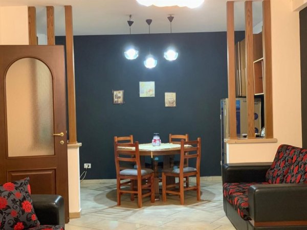 Tirane, jepet me qera apartament 2+1+Ballkon Kati 2, 95 m² 600 € (RRUGA FORTUZI QENDER)