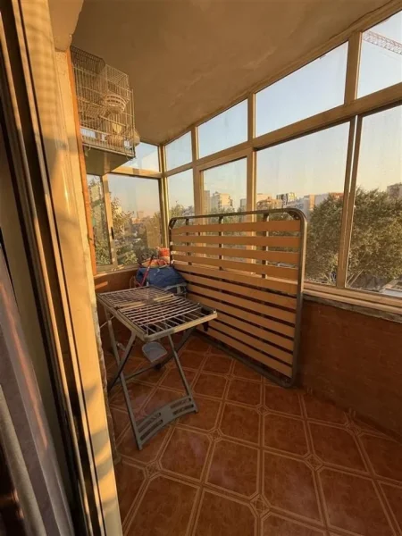 Tirane, jepet me qera apartament 2+1+Ballkon Kati 3, 75 m² 550 € (SIRI KODRA)