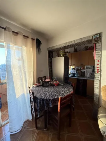 Tirane, jepet me qera apartament 2+1+Ballkon Kati 3, 75 m² 550 € (SIRI KODRA)