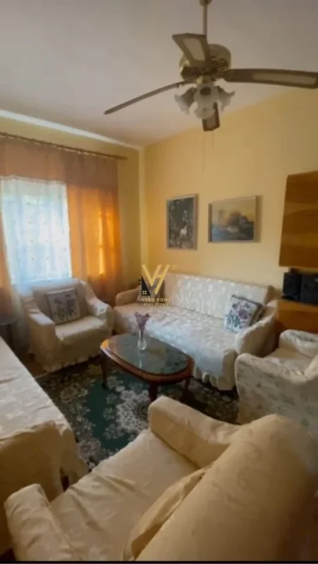 Tirane, jepet me qera apartament 2+1+Ballkon Kati 4, 75 m² 450 € (RRUGA FERIT XHAJKO)