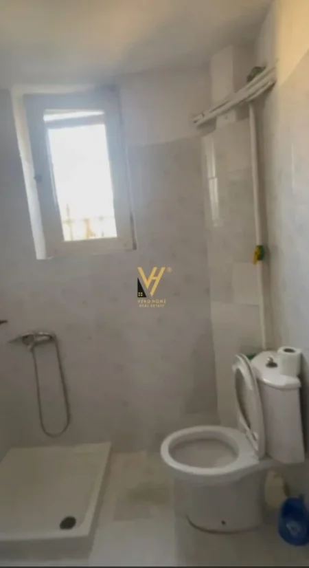 Tirane, jepet me qera apartament 2+1+Ballkon Kati 4, 75 m² 450 € (RRUGA FERIT XHAJKO)