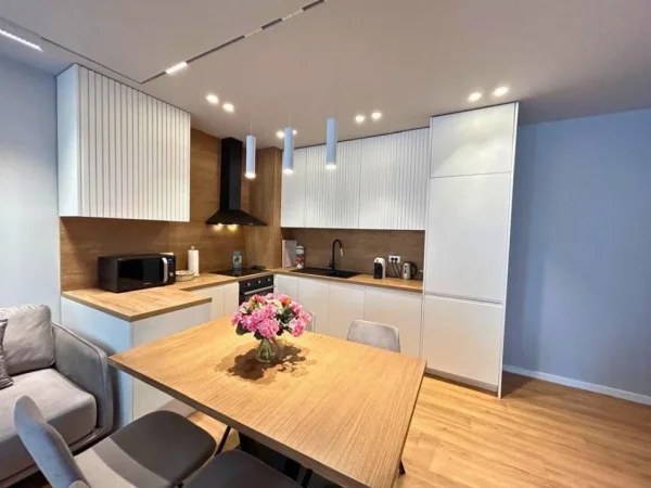 Tirane, jepet me qera apartament 1+1 Kati 6, 70 m² 1.000 € (Sheshi Skenderbej)