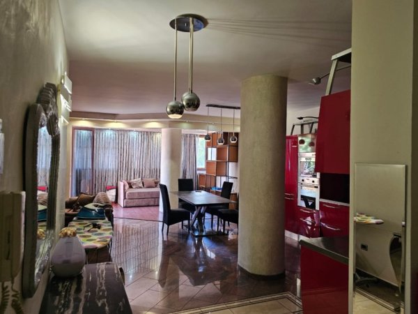 Tirane, jepet me qera apartament 2+1+Aneks+Ballkon Kati 2, 140 m² 1.800 € (SHESHI WILLSON)