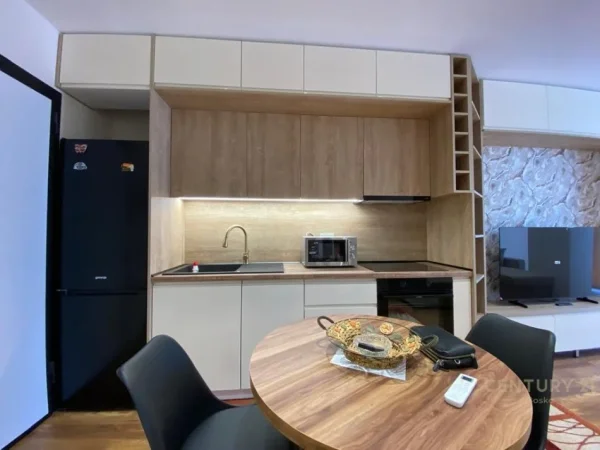 Tirane, jepet me qera apartament 1+1 Kati 8, 65 m² 830 € (Mine Peza)