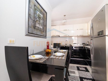 Tirane, jepet me qera apartament 2+1 Kati 4, 72 m² 700 € 