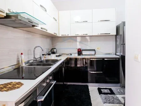 Tirane, jepet me qera apartament 2+1 Kati 4, 72 m² 700 € 