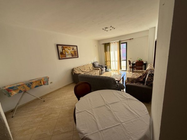 Tirane, jepet me qera apartament 2+1 Kati 8, 98 m² 450 € (Nela 6)