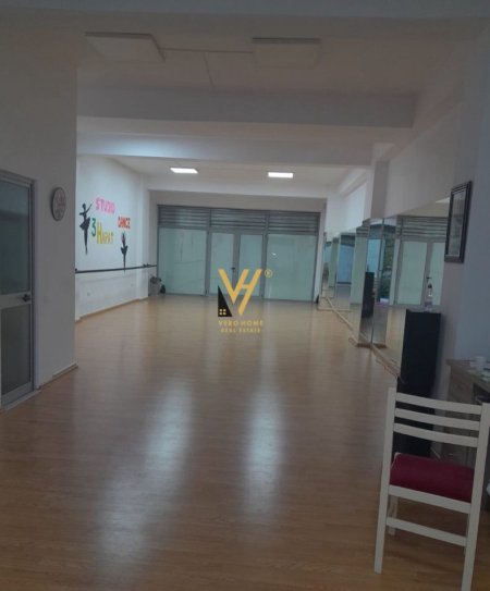 Tirane, jepet me qera dyqan Kati 0, 110 m² 600 € (MISTO MAME)