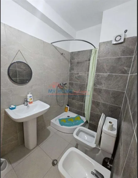 Tirane, shitet apartament 2+1+Ballkon Kati 1, 92 m² 120.000 € (Shkoze)