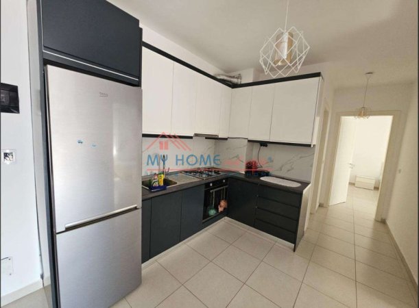 Tirane, shitet apartament 2+1+Ballkon Kati 1, 92 m² 120.000 € (Shkoze)