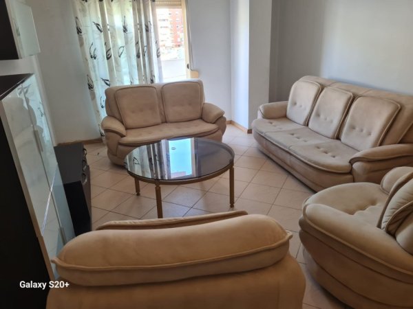 Tirane, jepet me qera apartament 2+1+Aneks+Ballkon Kati 4, 108 m² 701 € (Liqeni)