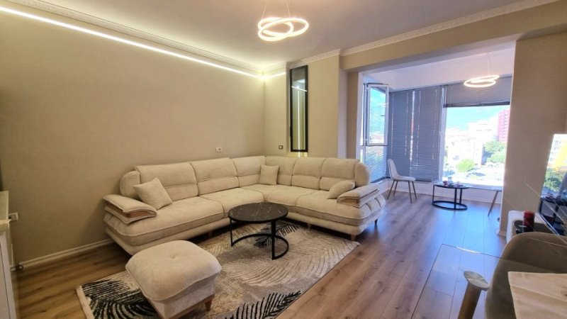 Jepet me Qira Apartament 1+1 Te SPAK, në Rrugë Kryesore, 5 min nga Stacioni i Trenit, 700 €URO