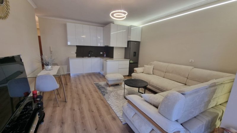 Jepet me Qira Apartament 1+1 Te SPAK, në Rrugë Kryesore, 5 min nga Stacioni i Trenit, 700 €URO