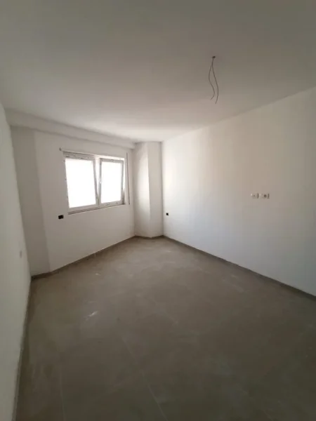 Tirane, jepet me qera zyre Kati 6, 70 m² 650 € 