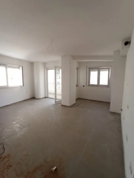 Tirane, jepet me qera zyre Kati 6, 70 m² 650 € 