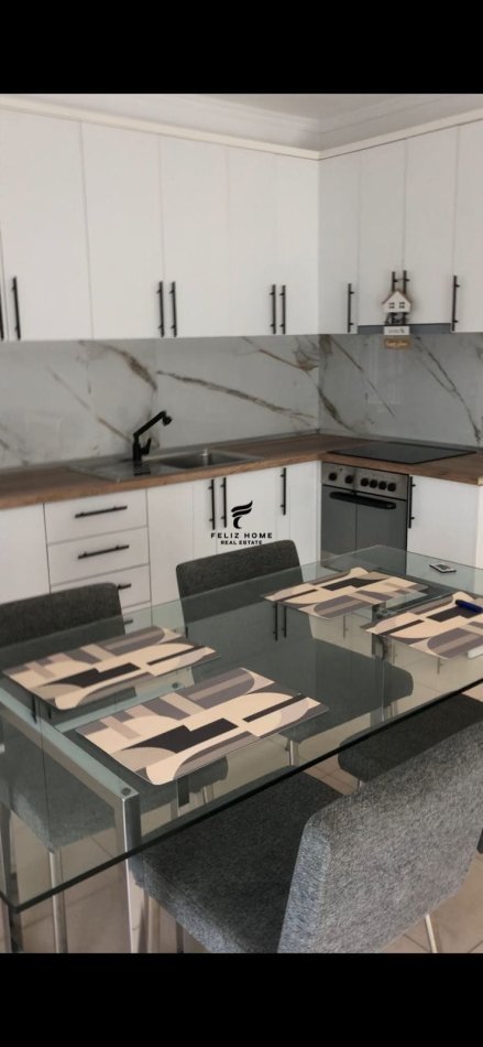 Tirane, jepet me qera apartament 2+1 Kati 5, 120 m² 600 € (5 MAJ)
