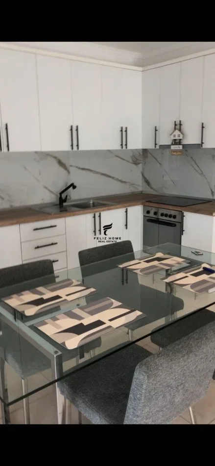 Tirane, jepet me qera apartament 2+1 Kati 5, 120 m² 600 € (5 MAJ)